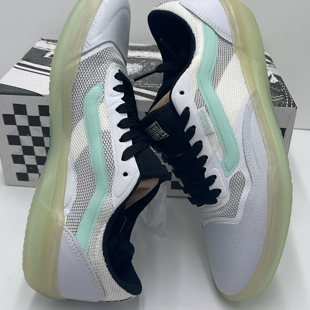 Vans WMNS Ave Mint
VN0A5JIBM2T
Sneakers - Picture 11 of 16